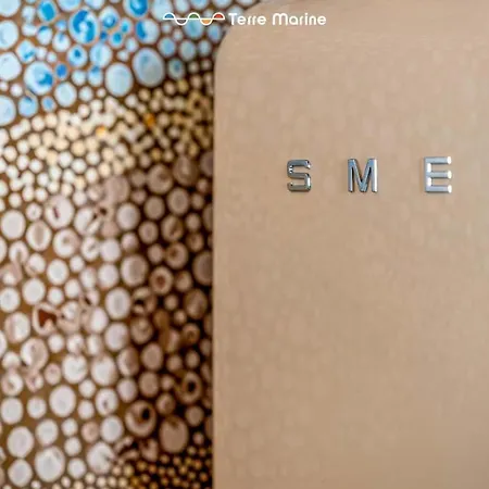 Jack's Tale, Terre Marine Apartamento